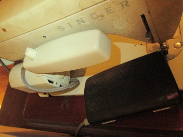 Singer Model 242 Sewing Machine in Mahogany Sewing Cabinet - 5