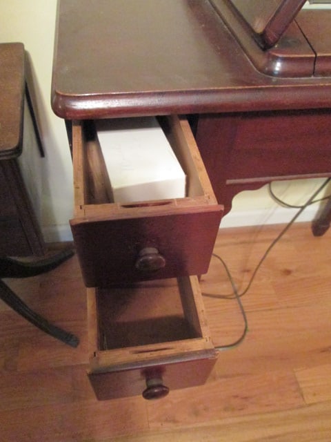 Singer Model 242 Sewing Machine in Mahogany Sewing Cabinet - 6