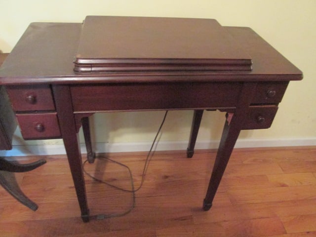 Singer Model 242 Sewing Machine in Mahogany Sewing Cabinet - 8