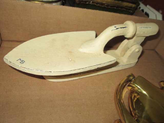 Marjolein Bastin Painted Cast Iron Gardening Spade Door Knocker and - 2