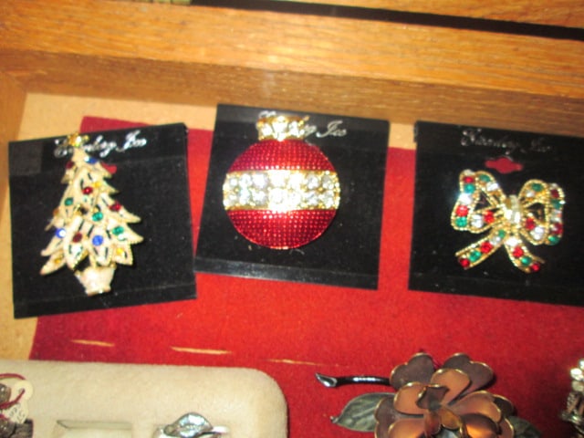 Oak Display Case with Vintage Earrings, Rings, Brooches, Necklaces and Bracelet - 3