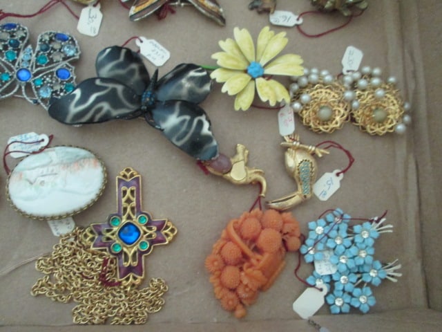 Grouping of Vintage Brooches, Earrings, Necklaces and Bracelets - 3
