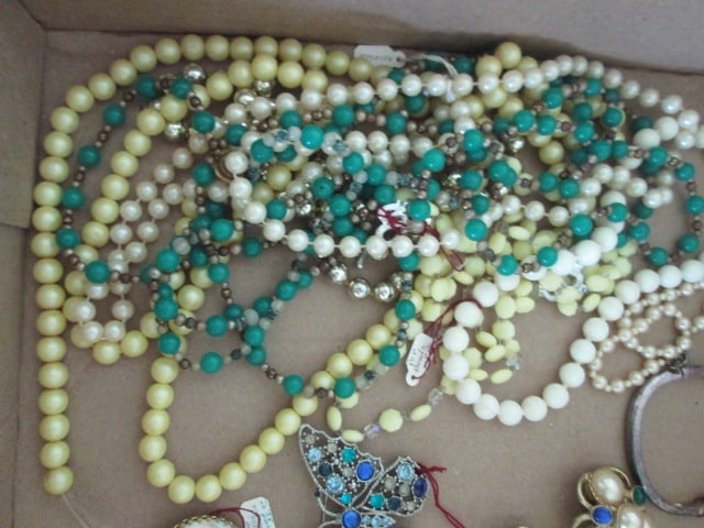 Grouping of Vintage Brooches, Earrings, Necklaces and Bracelets - 4
