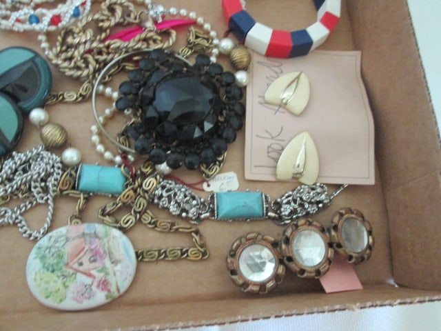 Vintage Fashion Necklaces, Earrings, Hair Clip, Pins, etc. - 3