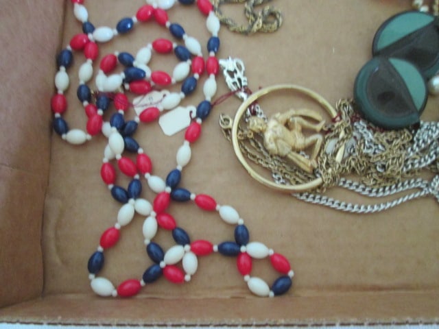 Vintage Fashion Necklaces, Earrings, Hair Clip, Pins, etc. - 4