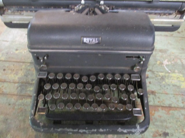 Rare Antique Royal 21" "Wide Carriage" or "Railroad" Machine Manual Typewriter - 2