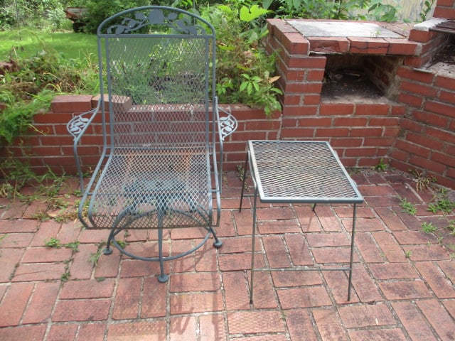 Green Metal Mesh Swiveling Bouncy Chair and Side Table - 2