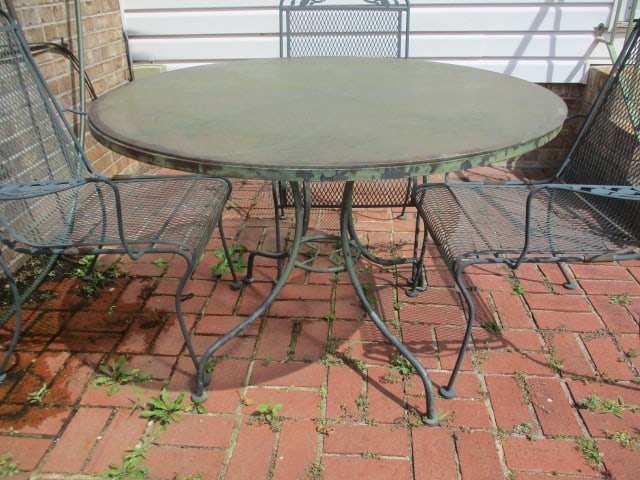 5 Piece Green Metal Mesh Patio Table Set - 2