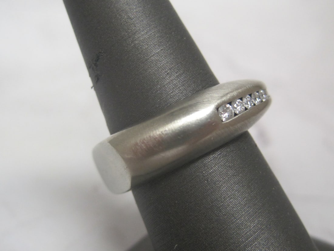 18k White Gold Custom Made Diamond Ring - 2