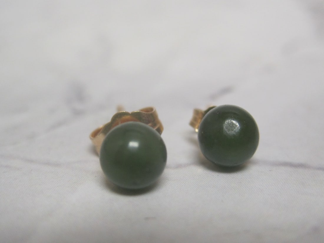 14k Gold Jade Stud Earrings: .