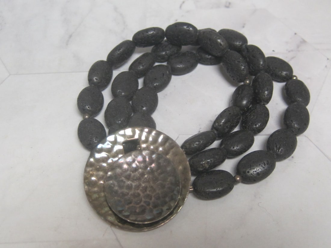 Silpada Black Lava Bead Bracelet with Hammered Sterling Silver Toggle Clasp: .