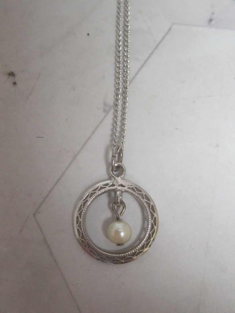 Sterling Silver Pearl Pendant on 18" Sterling Silver Chain: Weighs 1.8 grams