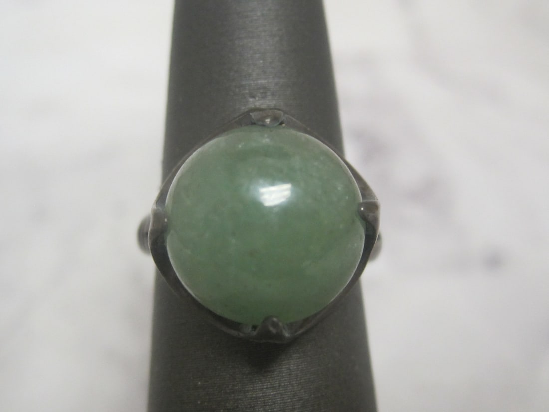 Sterling Silver Jade Ring: Weighs 4.9 grams, Size 6
