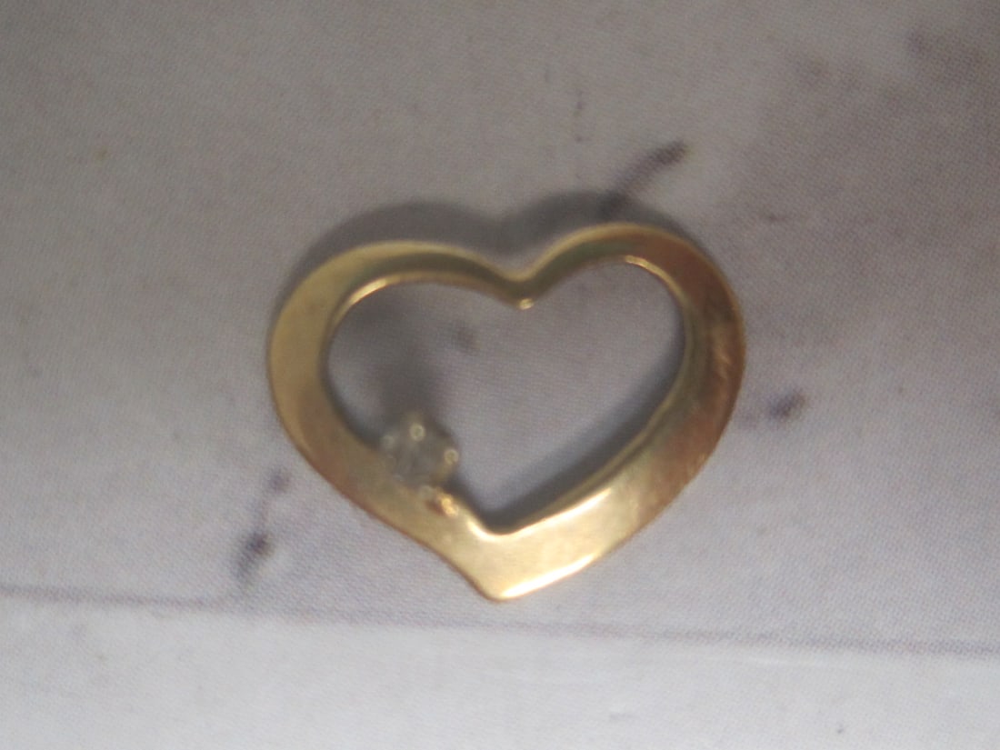 14k Gold Petite Floating Heart Pendant with Diamond: Weighs 0.2 gram