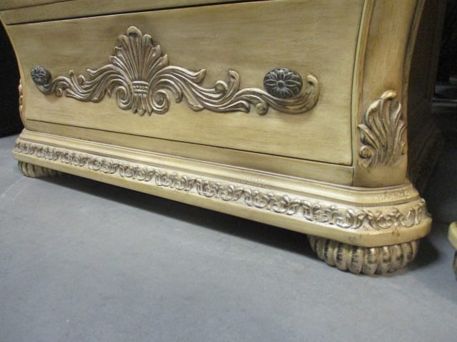 Schnadig Furniture Traditional Tuscan Style 3 Drawer Nightstand Chest - 10
