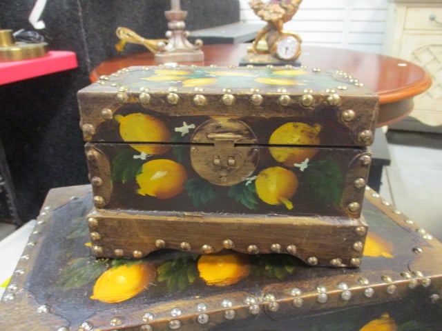 Handpainted Lemon & Foliage Motif 3 Piece Nesting Trunk Set - 2