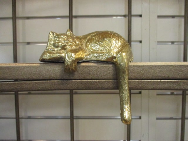 Brass Shelf Cat: 4 1/2" L x 5" H