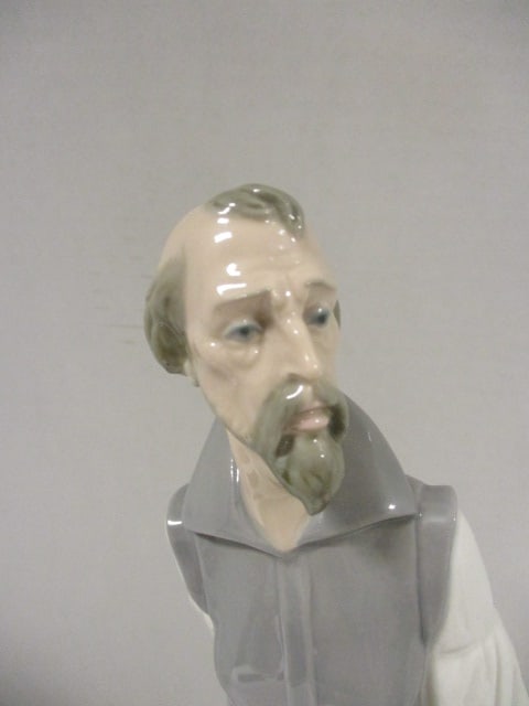 Lladro Don Quixote Reading Figurine with Wood Stand - 2