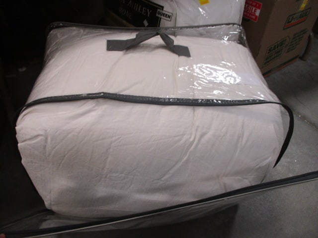 King cream Color Duvet: .