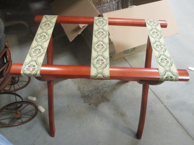 Folding Wooden Luggage Rack w/Floral Tapestry Straps: .