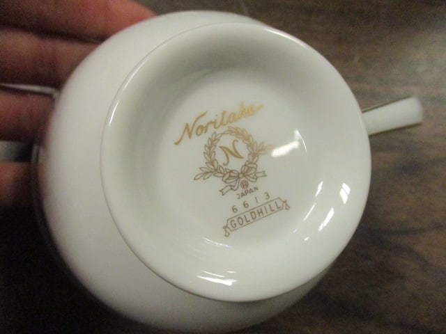 Noritake 'Goldhill' China Dinnerware Set (84 PCS) - 4