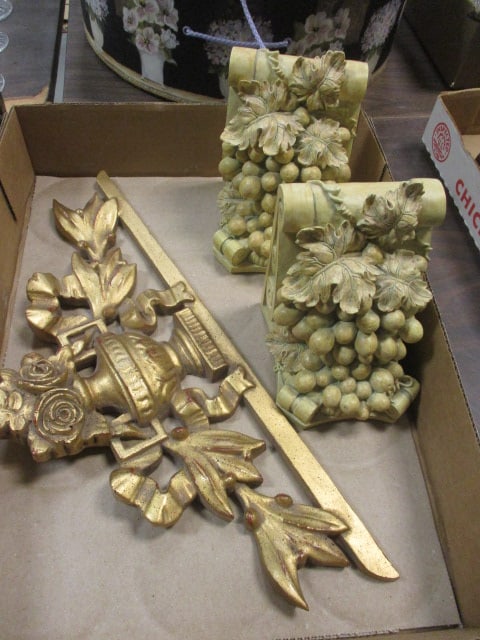 Grape Cluster Bookends (PR) & Syroco Style Wall Hanging: .