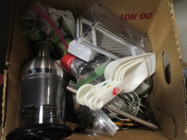 Hand chopper, Measuring Spoons, Garnishing Tools, Graters: see pictures