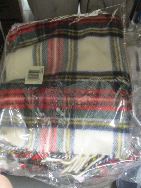 King Size Blankets Grouping - 2