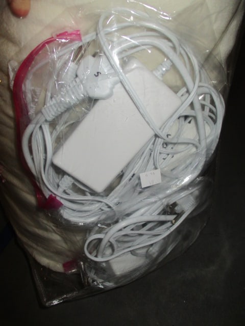 King Size Electric Blanket w/dual Controls - 4