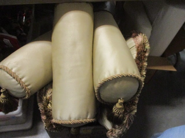 Decorative Monkey Motif Accent Pillows: .