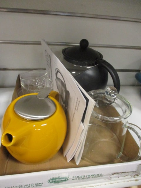 Teapot, Teaposy Set & Yellow Tea Server: .