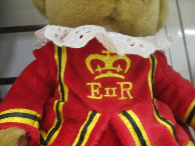 Harrod's Beefeater & Scottish Piper Bears (Lot of 2) - 3