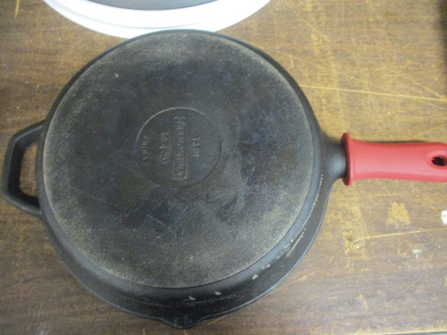 Tramontina Heavy Duty Cast Iron Skillet - 3