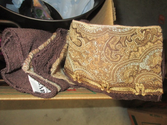 Bronze Tone Metal Bath accessories - 3