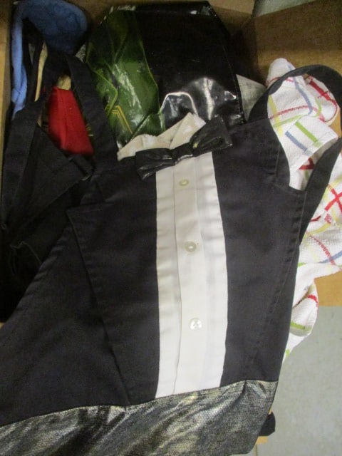 Aprons, Potholders, Kitchen Linens - 3