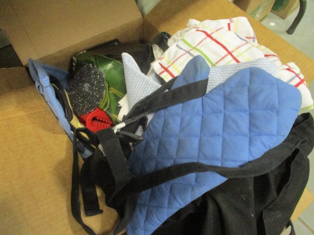 Aprons, Potholders, Kitchen Linens - 5