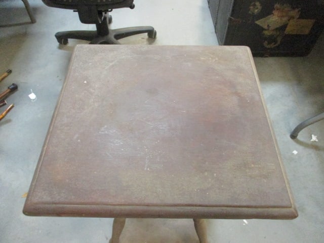 Victorian Spindle Leg Parlor Table - 2