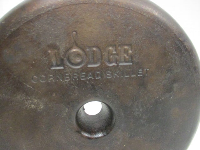 Lodge Cast Iron Cornbread Skillet - 4