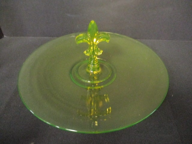 Vintage Fostoria Uranium/Vaseline Glass Serving Tray with Fleur De Lis Handle - 2