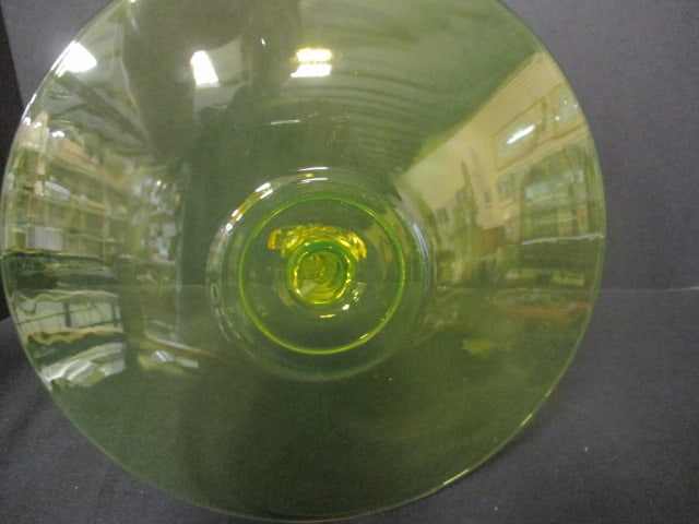 Vintage Fostoria Uranium/Vaseline Glass Serving Tray with Fleur De Lis Handle - 4