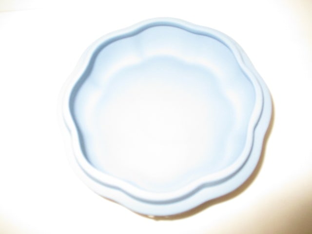 Vintage Wedgewood Vanity Powder Box and Heart Shape Dish in Original Box - 4