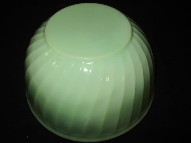 Circa 1940-50's Fire King Jadeite Swirl Design Mixing Bowl - 3