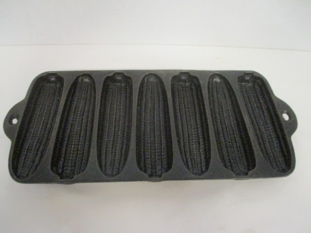 Vintage Wagner Ware "Krusty Korn Kobs" Cast Iron 7 Cornstick Pan: 13" long, marked on back #1219 Pat'd July 5, 1920, well seasoned