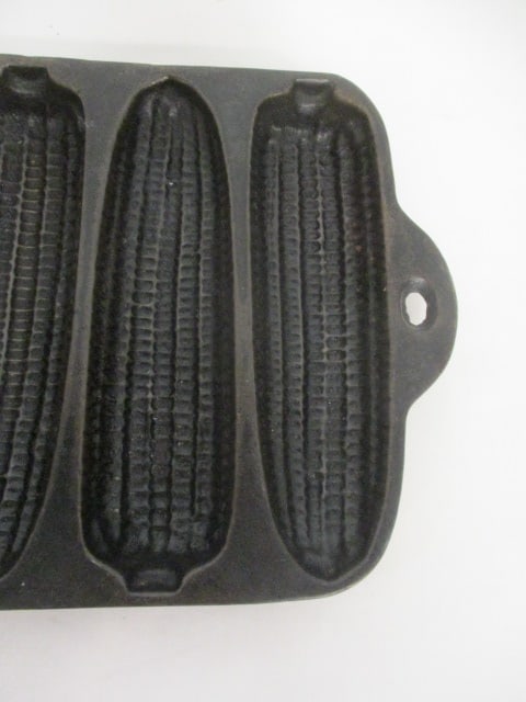 Vintage Wagner Ware "Krusty Korn Kobs" Cast Iron 7 Cornstick Pan - 2