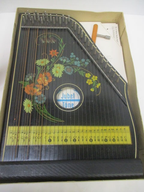 RARE! Vintage Munich, Germany Children's Zither in Original Box - 4
