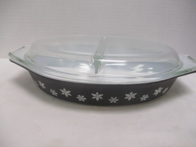 Midcentury Pyrex Charcoal Black "Snowflake" Divided Covered Casserole (1 of 5)
