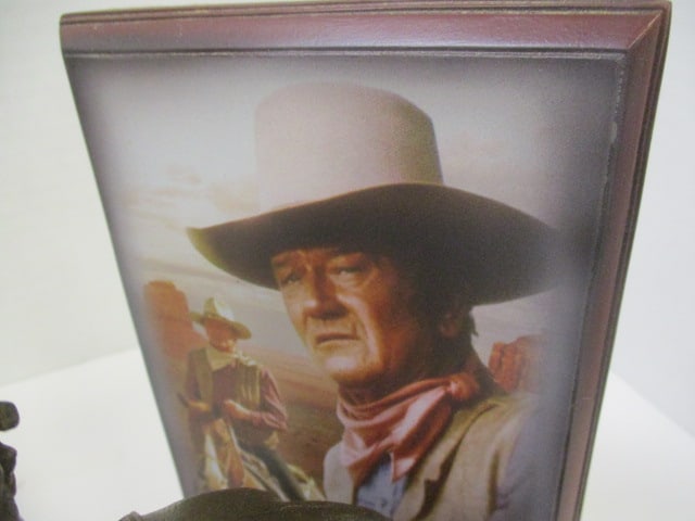 Pair of Bradford Exchange Limited Edition John Wayne "Trails of Glory" Bookends - 5