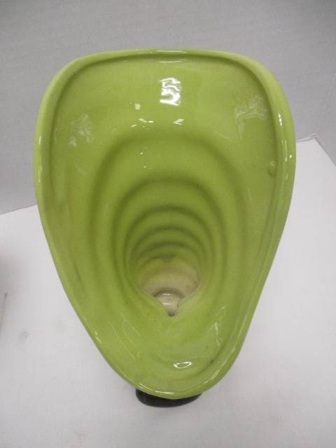 Pair of Midcentury Hull Cornucopia Vases - 3
