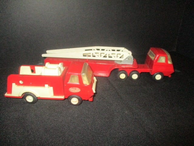 Old Metal Tonka Toy Fire Dept. Hose Truck and Ladder Truck: .