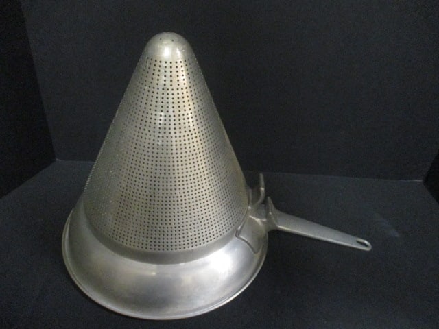 Vintage Lincoln Wear-Ever Aluminum Commercial Model Colander - 2